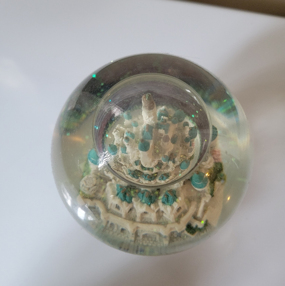 Cinderella's Castle Music Box Snow Globe - Picture 4 of 6